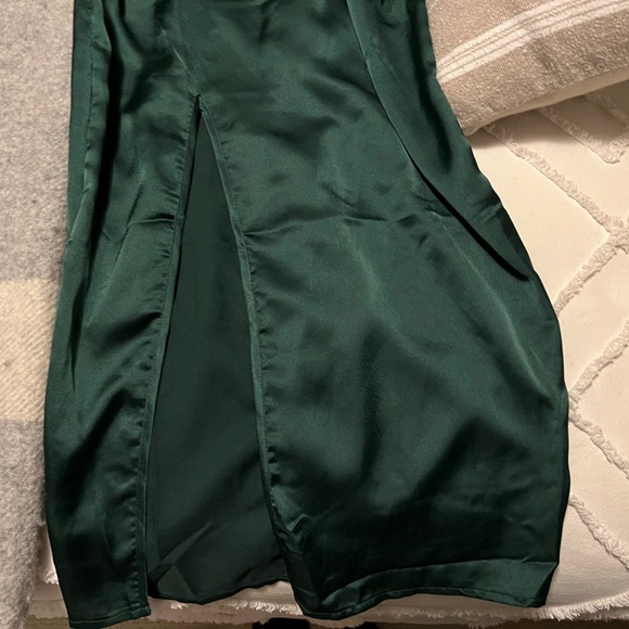 Pretty Little Thing Green Satin Cowl Neck Midi Dress - Picture 5 of 9